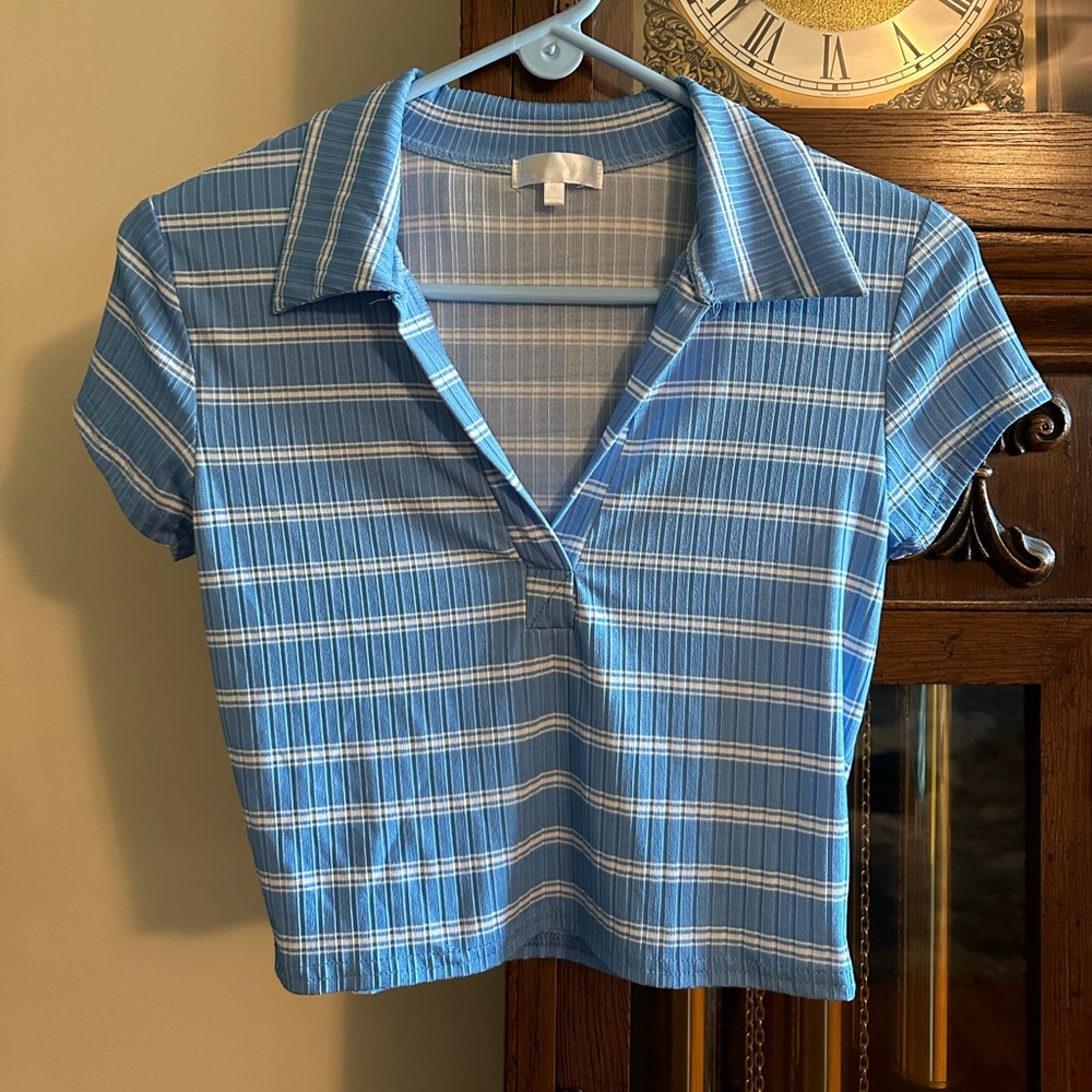 Riley & Jane size Medium Blue and White Striped V-neck Collared Crop Top